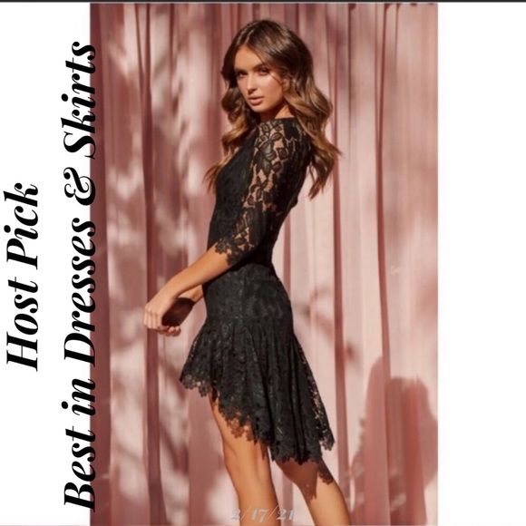 Dresses & Skirts - #424🏆HP🏆Stunning Lace HiLo Dress